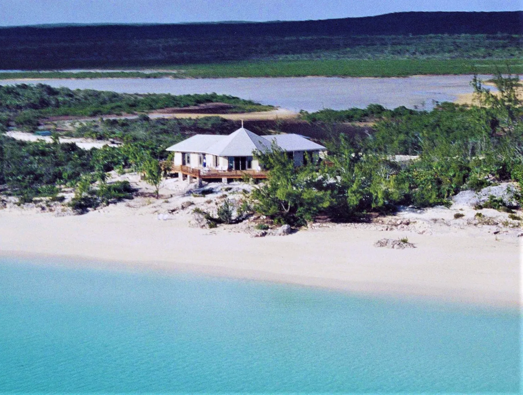 Toby's Cove, Beautiful 6 Bedroom Home on gorgeous beach on Pigeon Cay in Cat Island Bahamas